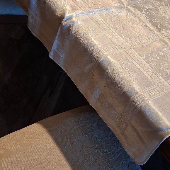 Elegant vintage White damask floral Tablecloth measures by 66" X 55" - Picture 3 of 8